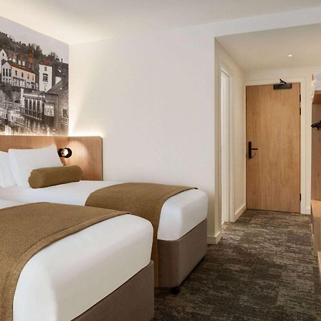 Super 8 By Wyndham Durham Hotell Exteriör bild