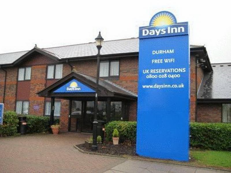 Super 8 By Wyndham Durham Hotell Exteriör bild