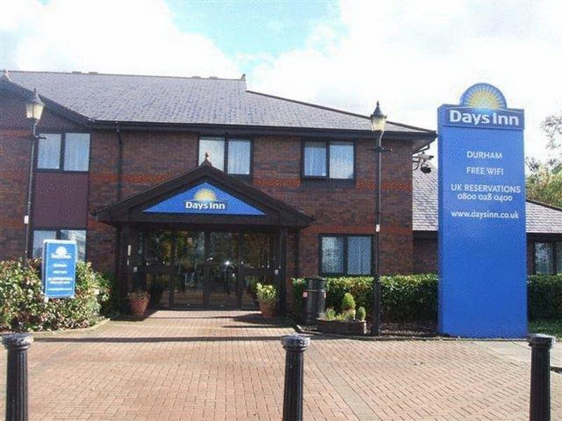 Super 8 By Wyndham Durham Hotell Exteriör bild
