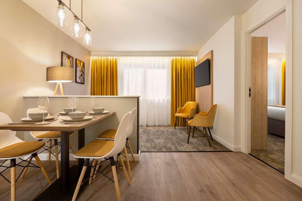 Super 8 By Wyndham Durham Hotell Rum bild