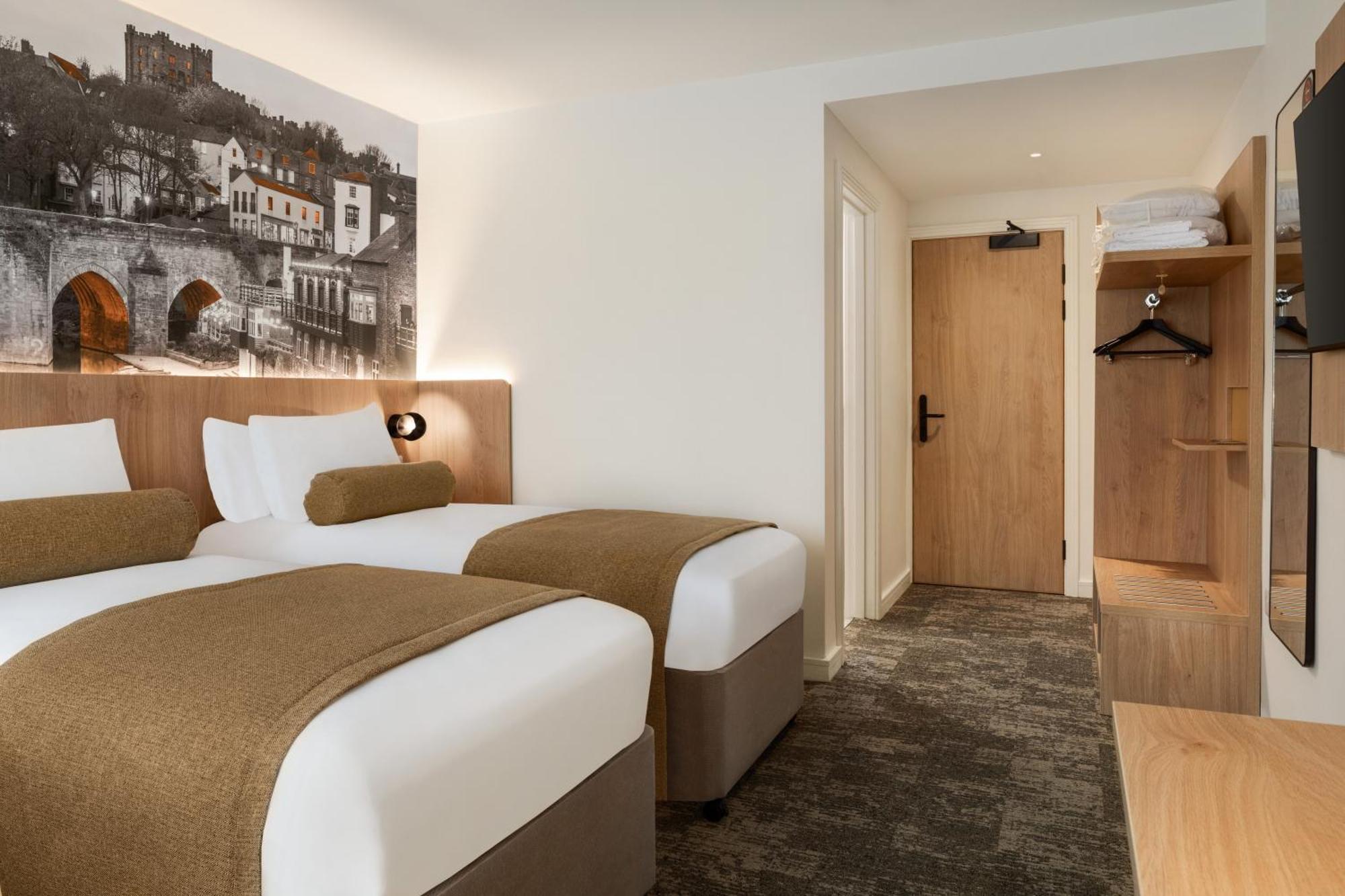 Super 8 By Wyndham Durham Hotell Exteriör bild