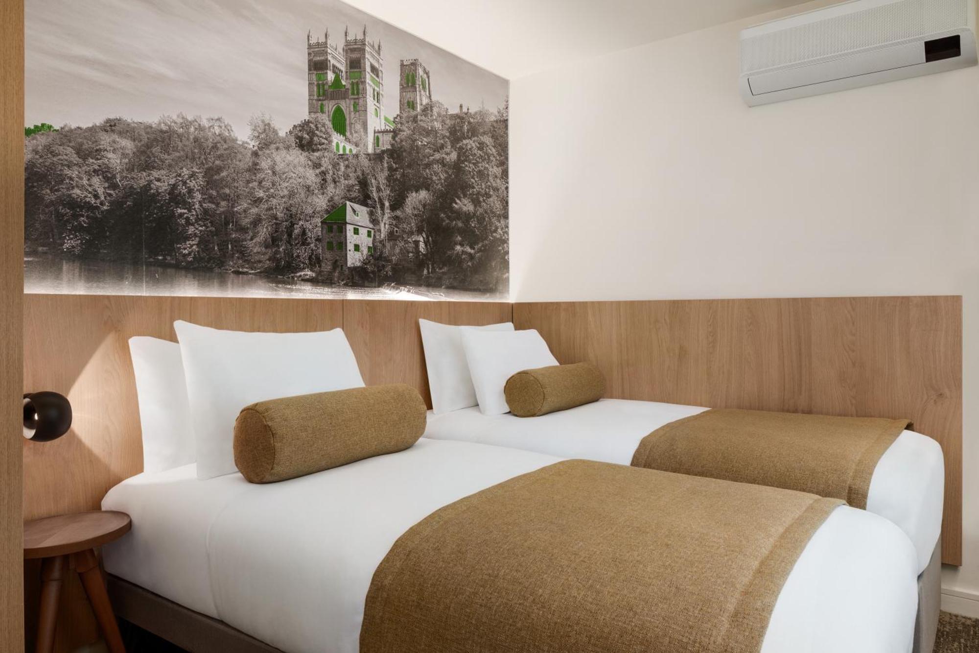 Super 8 By Wyndham Durham Hotell Exteriör bild
