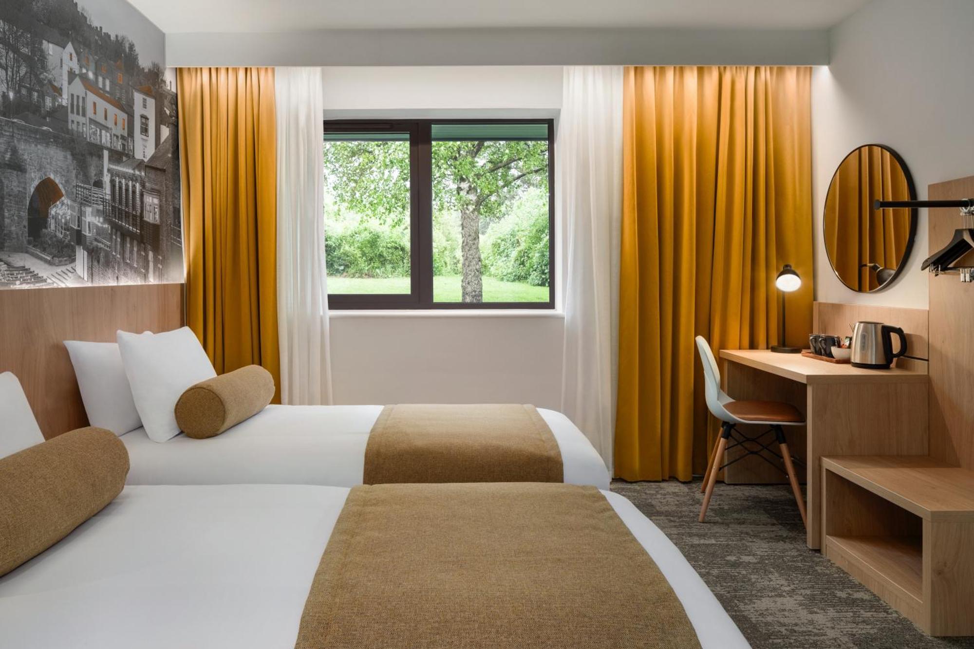 Super 8 By Wyndham Durham Hotell Exteriör bild
