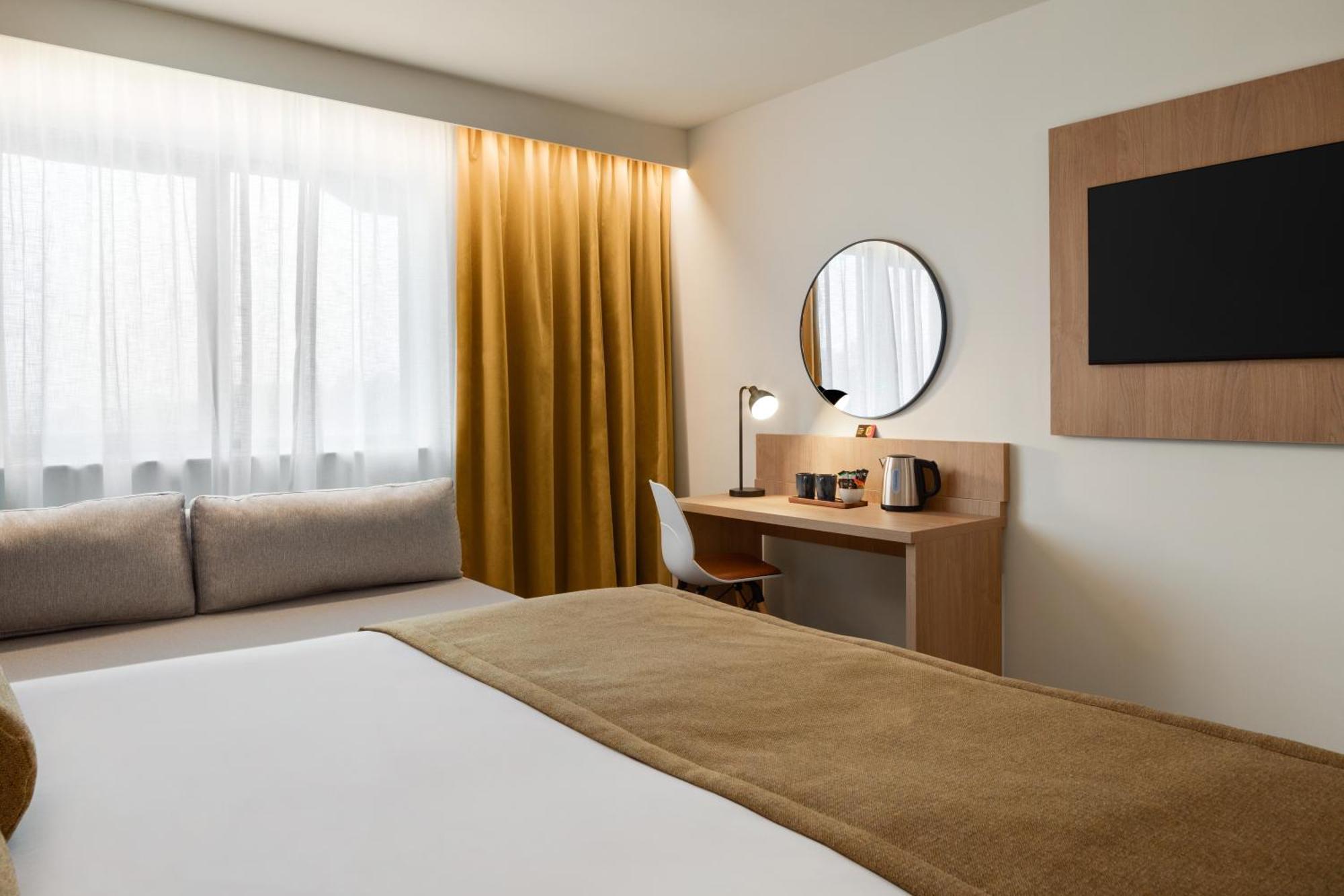 Super 8 By Wyndham Durham Hotell Exteriör bild