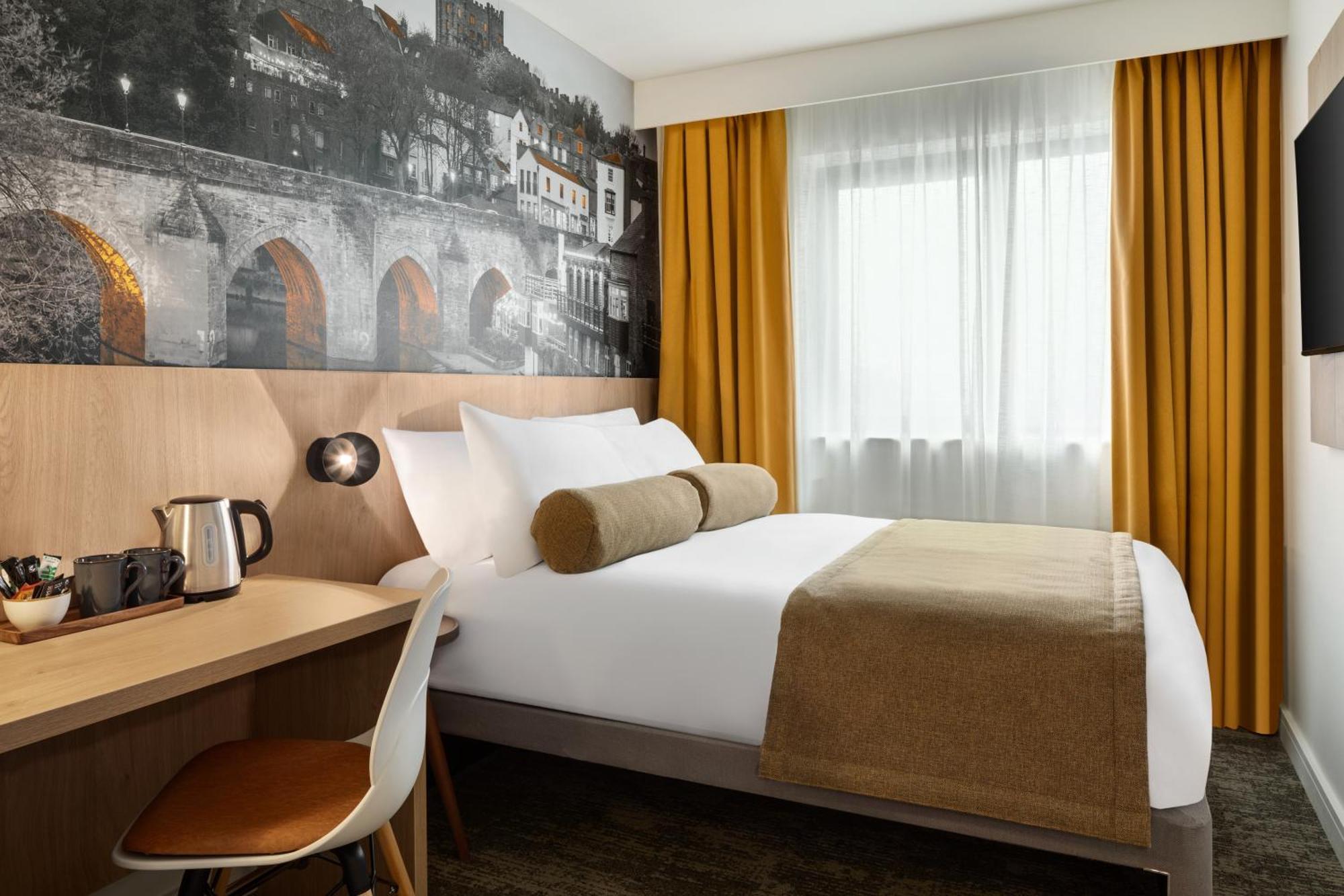 Super 8 By Wyndham Durham Hotell Exteriör bild