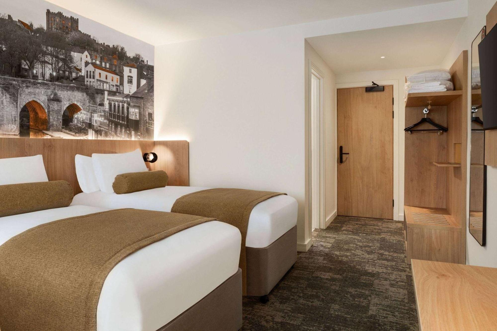 Super 8 By Wyndham Durham Hotell Exteriör bild