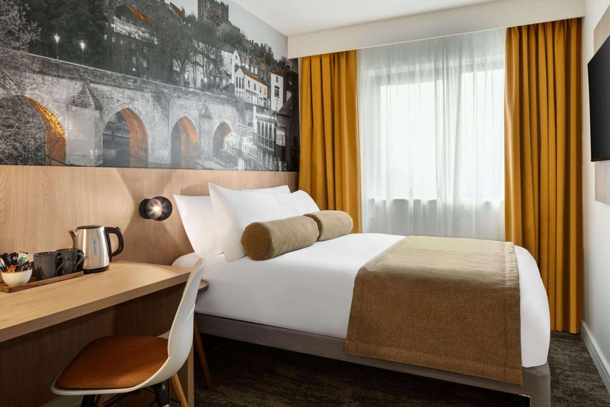 Super 8 By Wyndham Durham Hotell Exteriör bild