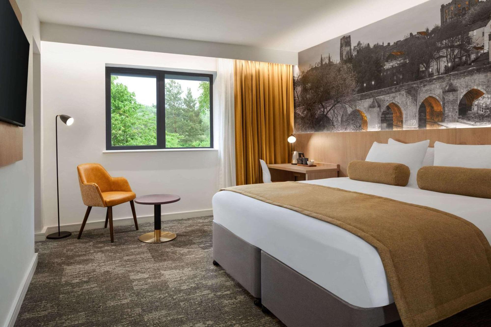 Super 8 By Wyndham Durham Hotell Exteriör bild