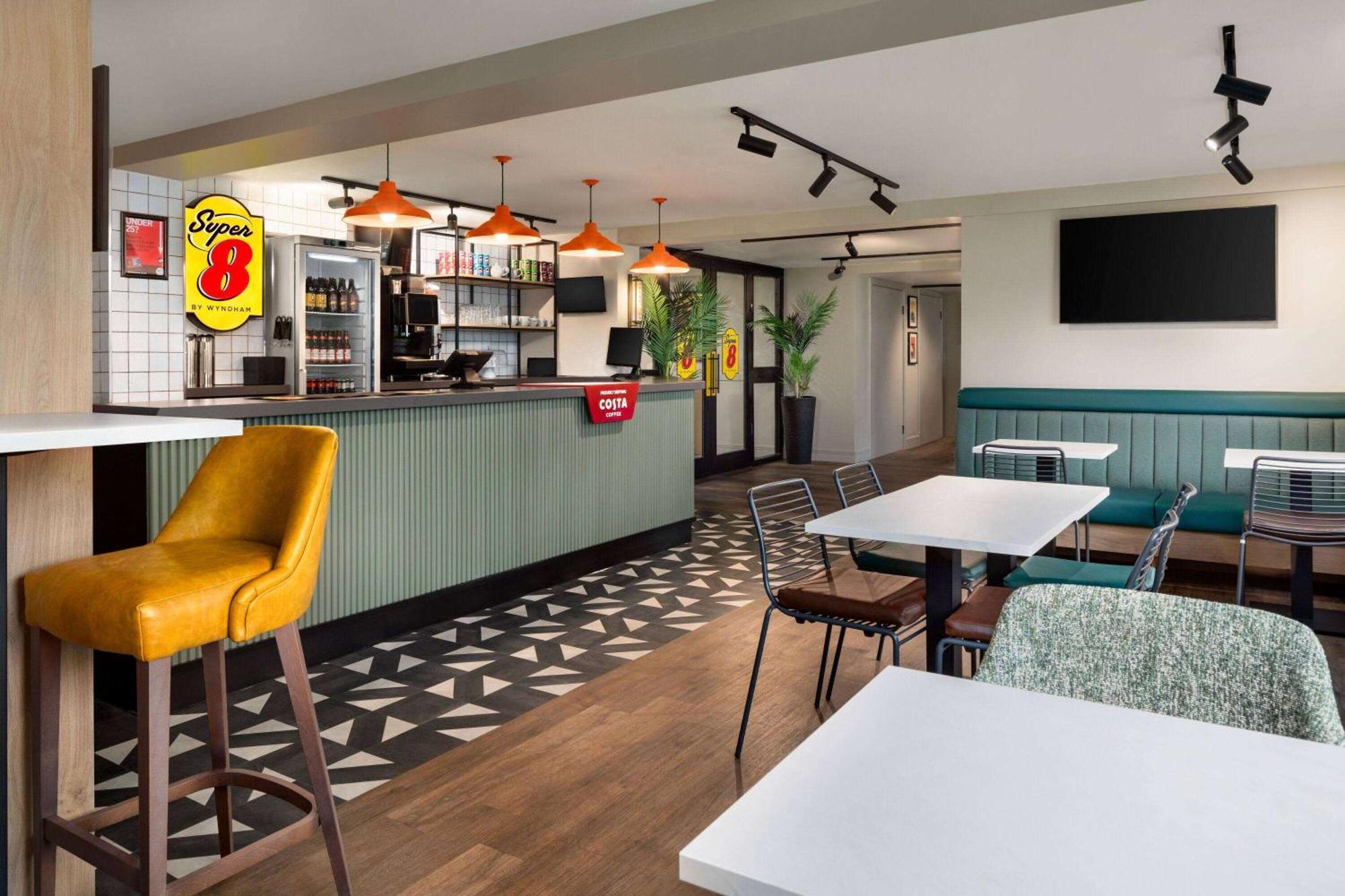 Super 8 By Wyndham Durham Hotell Exteriör bild