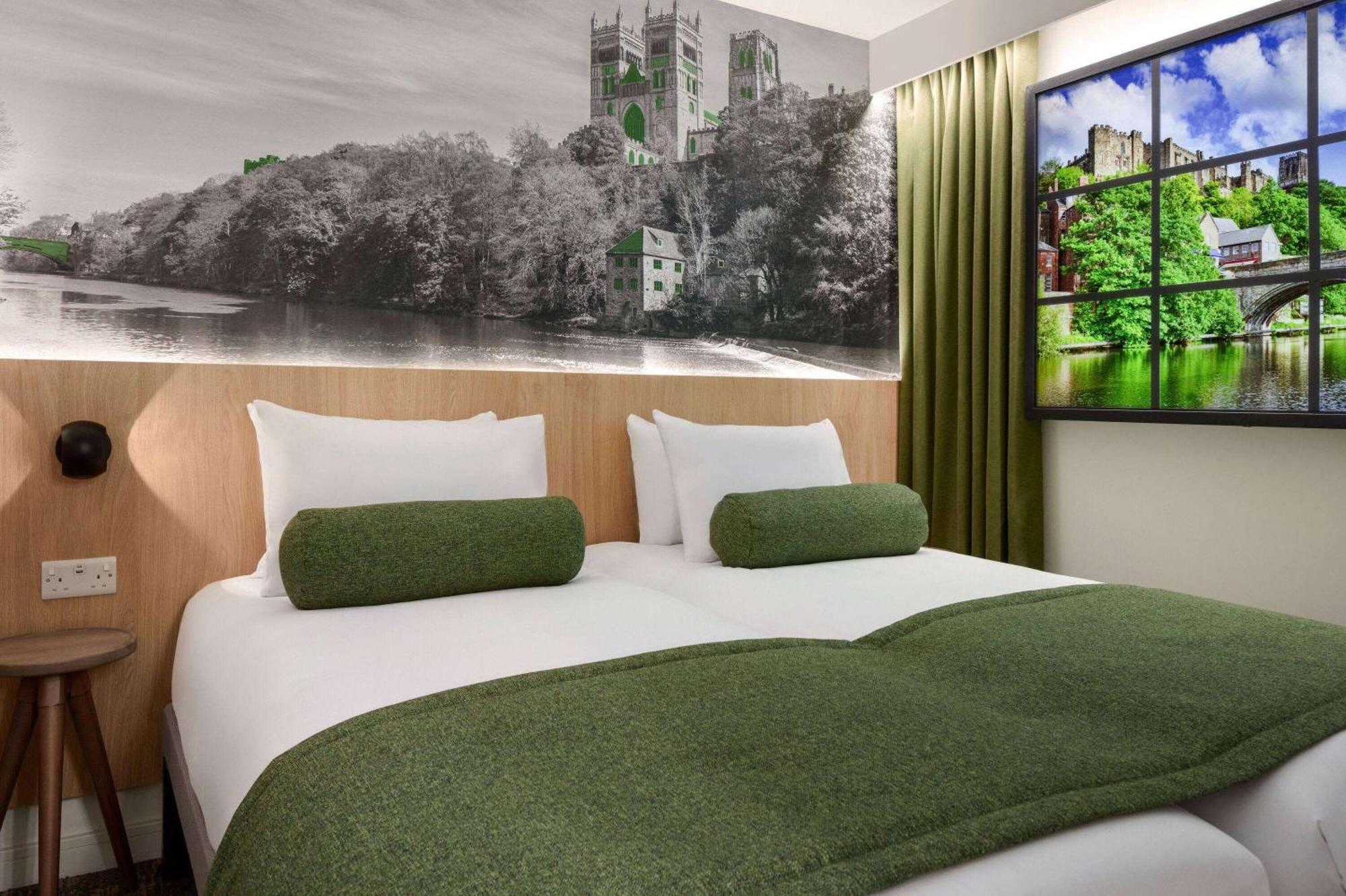 Super 8 By Wyndham Durham Hotell Exteriör bild