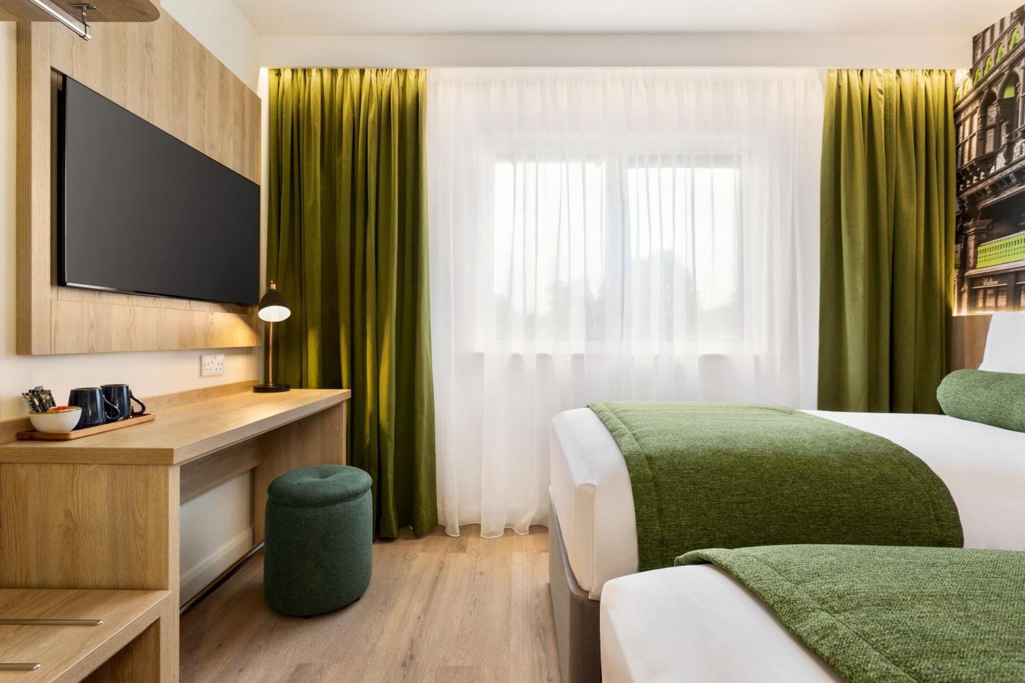 Super 8 By Wyndham Durham Hotell Exteriör bild