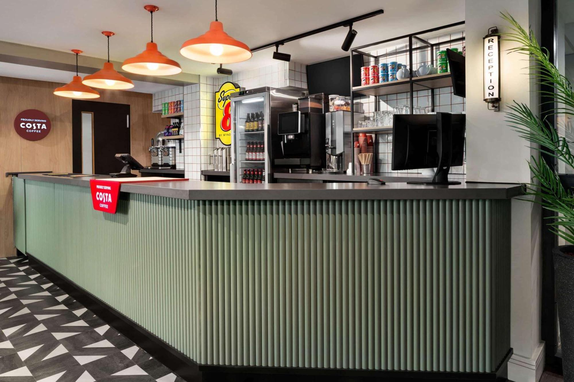 Super 8 By Wyndham Durham Hotell Exteriör bild