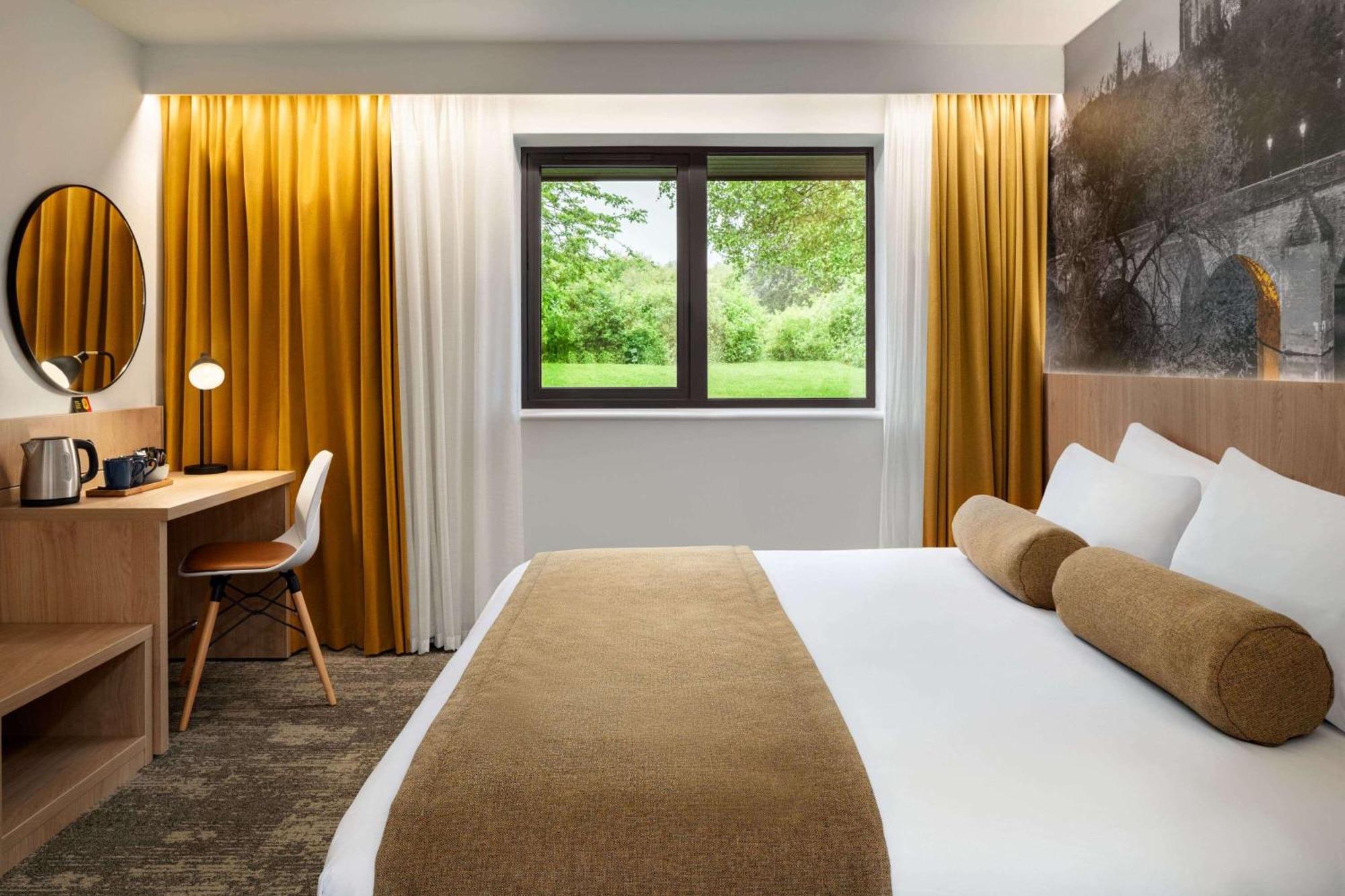 Super 8 By Wyndham Durham Hotell Exteriör bild