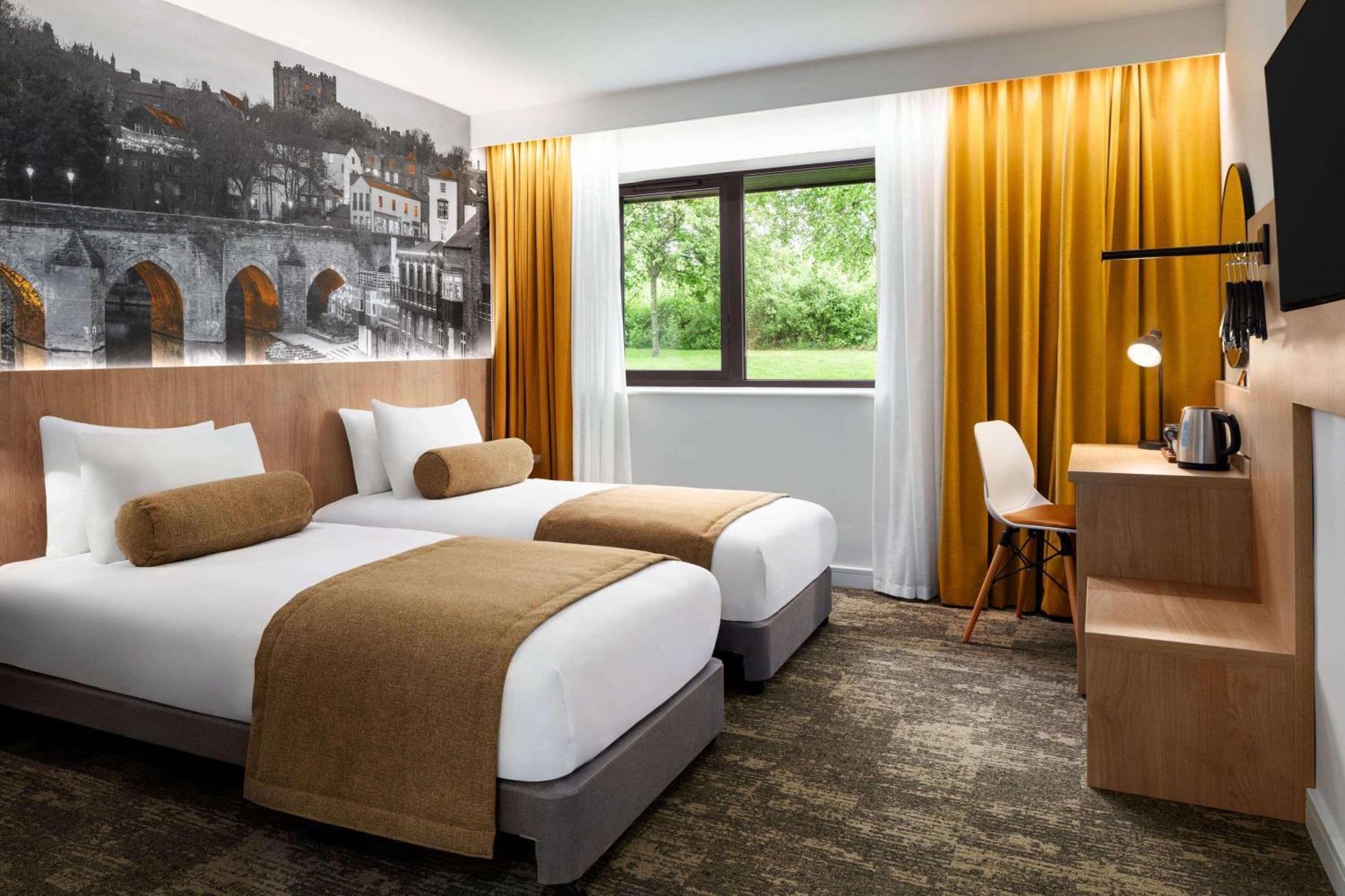 Super 8 By Wyndham Durham Hotell Exteriör bild