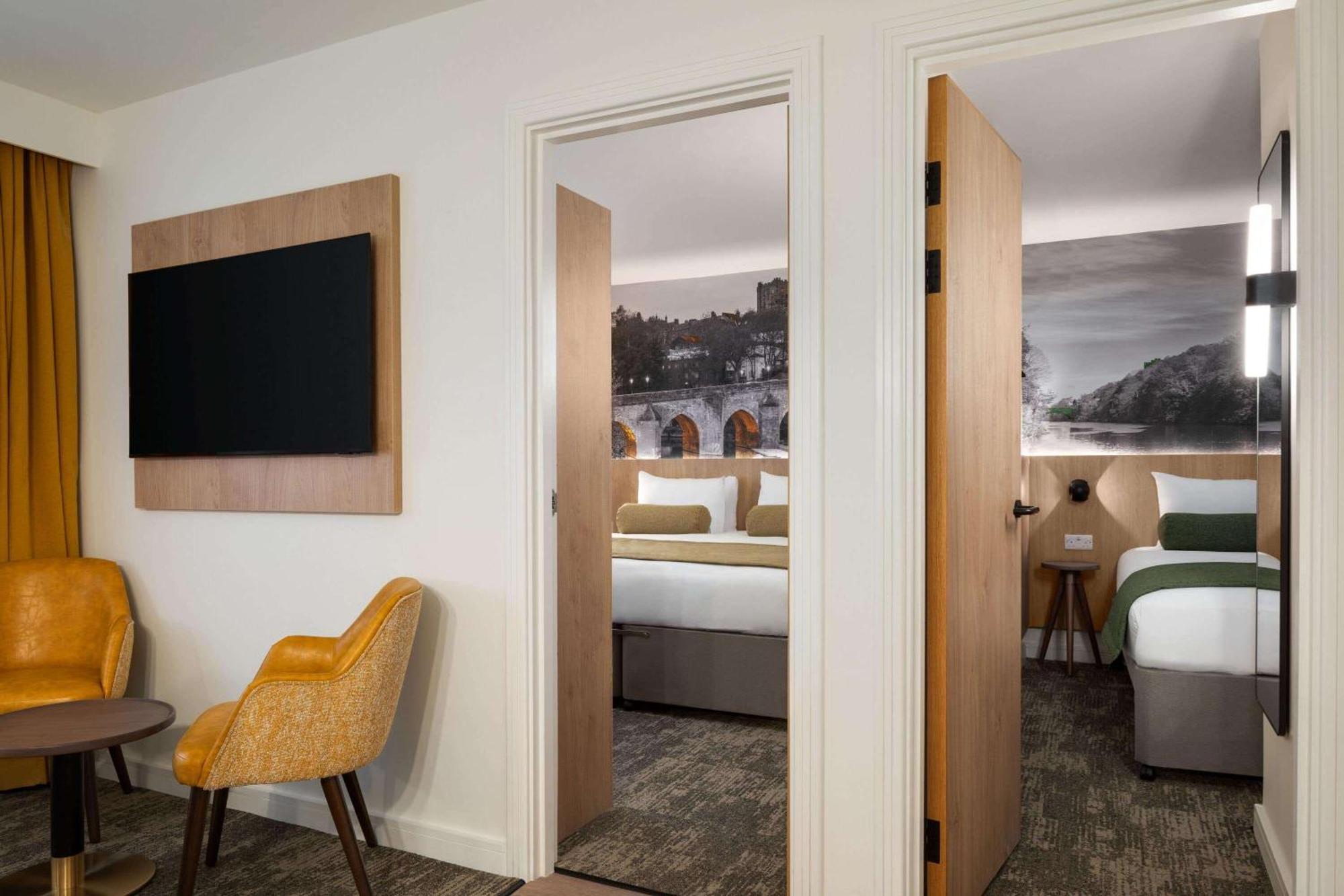 Super 8 By Wyndham Durham Hotell Exteriör bild