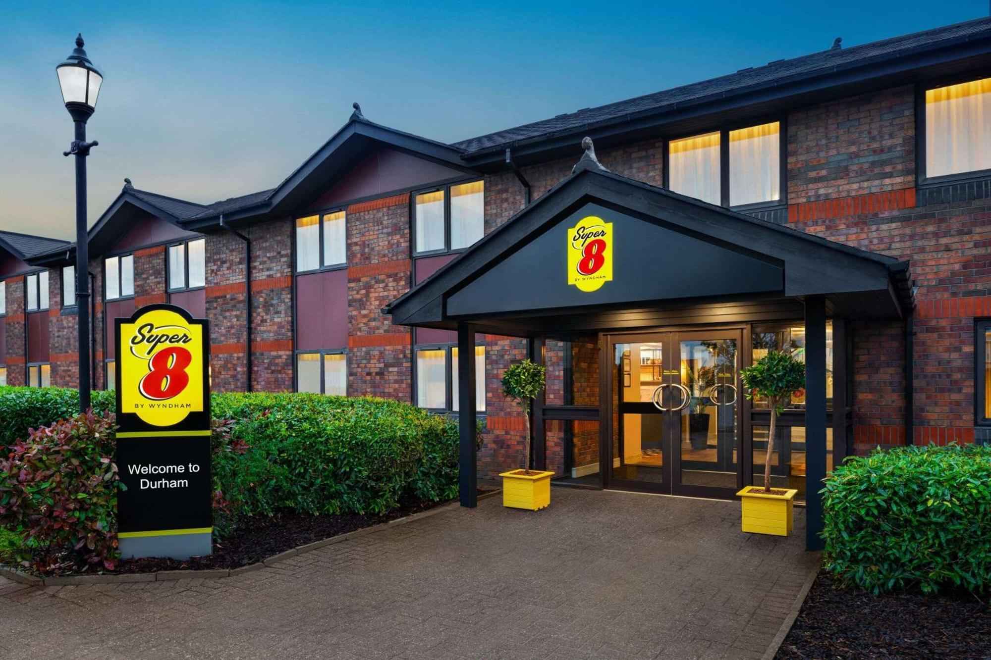 Super 8 By Wyndham Durham Hotell Exteriör bild
